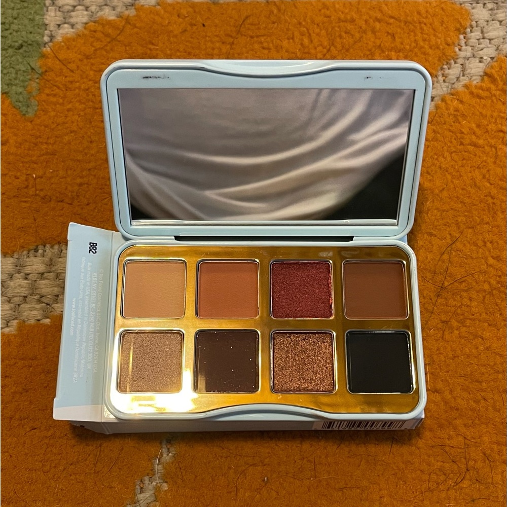 BNIB Too Faced Secret Santa Mini Palette - Picture 2 of 4